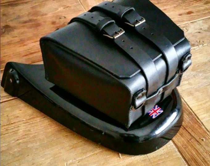 Enduro scrambler leather tool bag. Entirely handmade. Hand made in Italy.