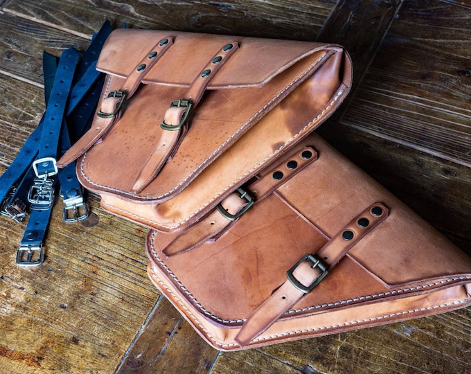 Honda cb 350/500/750 side bags cafe racer scrambler. Natural leather color patina effect