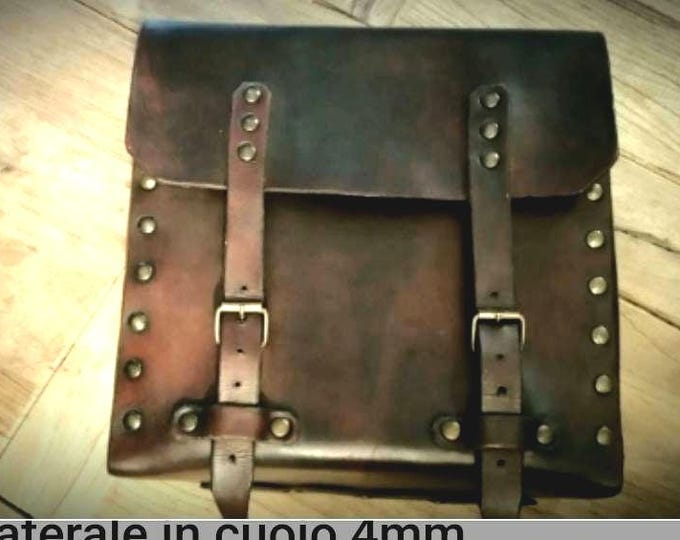 Borsa laterale in cuoio toscano noce scuro e rivetti ottone