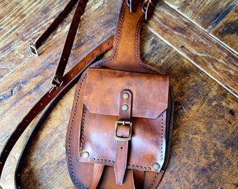 NORTON COMMANDO 850 tank strap. Aged leather with a patina effect. Hand-made in Italy.