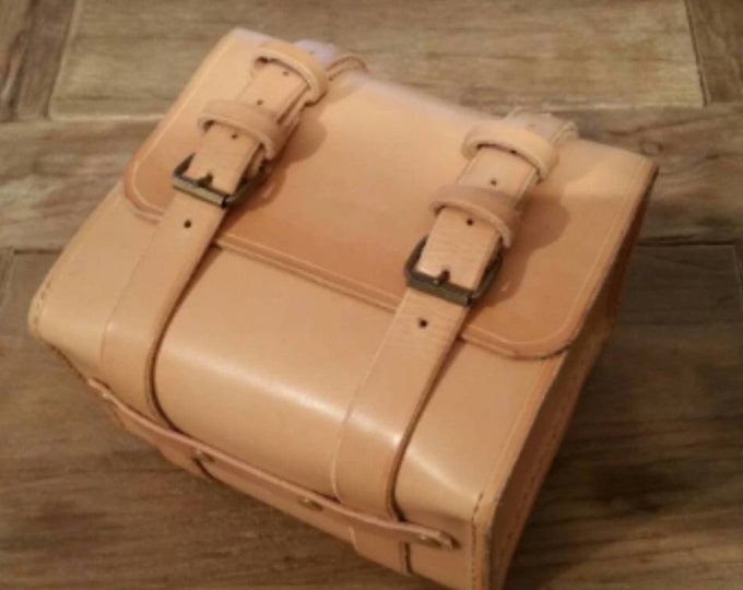 Enduro gear bag in Honda Africa twin leather, Ktm. Natural Tuscan leather
