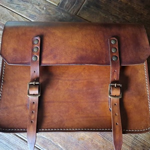 Cafe racer scrambler custom leather bag. Medium brown. BMW.Bonneville.Scrambler. Thruxton. Triumph.Cafe racer motorcycle bag