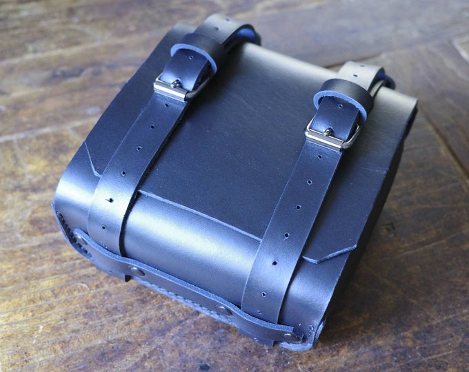 Scrambler cafe racer black leather top case