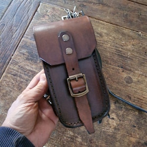 Cafe racer scrambler custom enduro leather padlock bag aged leather padlock holder for cafe racer, enduro and scrambler motorcycles