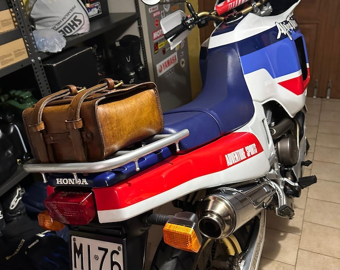 Leather enduro tool bag for Honda Africa Twin and KTM. Hand-made in Italy.