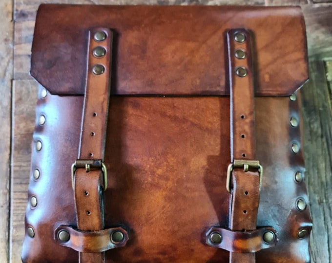 Aged leather side bike bag for BMW r nine t Cafe Racer and Scrambler Cafe racer and Scrambler saddle bag with Quick fix stand