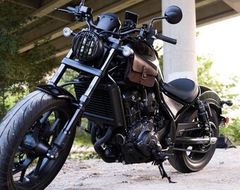 Honda Rebel 1100用タンクストラップ。レザータンクベルト。ダーク