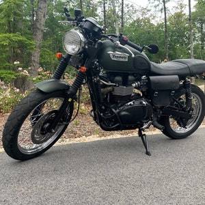 Bolsa lateral izquierda para Triumph Bonneville Scrambler. Negra. Hecha a mano en Italia.