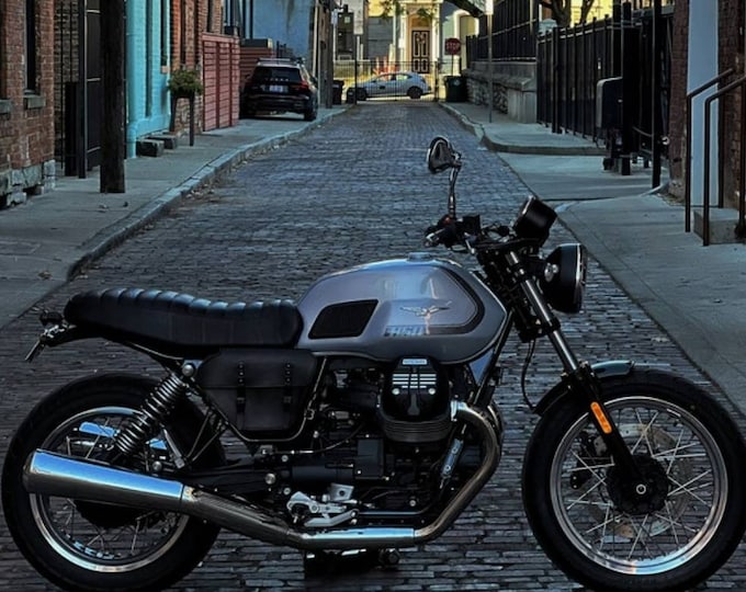 Moto Guzzi V7 850 centenario right side bag cafe racer scrambler. Leather Black color