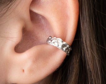 Orecchino a clip scultoreo in argento - Non necessita di piercing - Gioiello organico moderno - Ear crawler di tendenza