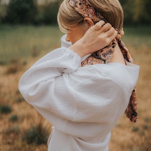 GOTS-certified organic handmade muslin blouse in salmon-rosé image 7