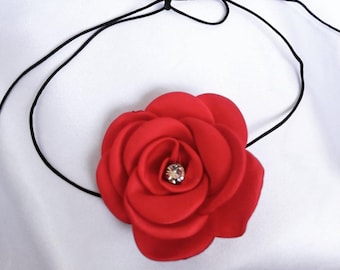 Elegant Rose Choker Necklace: Handcrafted Floral Beauty