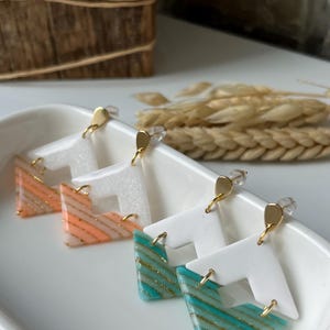 Coastal Glow-collectie, driehoekige handgemaakte polymeerklei-oorbellen