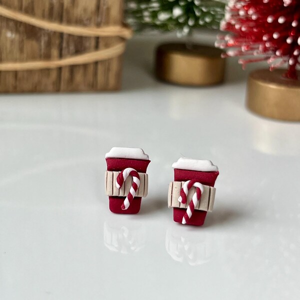 Pendientes navideños de arcilla polimérica hechos a mano con sabor a menta y moca