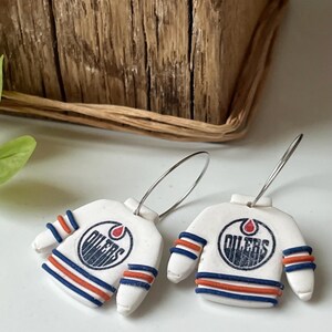 Pendientes de arcilla con la camiseta de hockey Edmonton, pendientes de arcilla polimérica hechos a mano