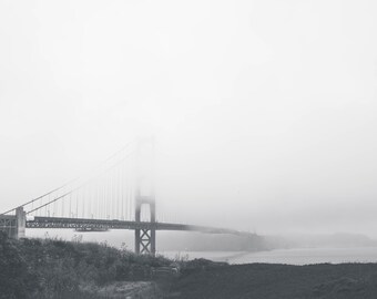 Golden Gate Bridge an einem nebligen Morgen