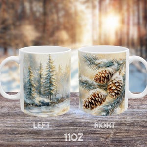 Peut inclure: Deux tasses en c&eacute;ramique blanche de 11 oz avec des motifs sur le th&egrave;me de l'hiver. La tasse de gauche pr&eacute;sente une illustration aquarelle d'une for&ecirc;t enneig&eacute;e avec trois pins. La tasse de droite pr&eacute;sente une illustration aquarelle de branches de pin avec de la neige et des pommes de pin.