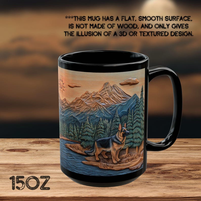 Op de afbeelding: Een zwarte 15oz mok met een 3D-geprint ontwerp van een Duitse herder die in een bos staat met bergen op de achtergrond. De tekst "***THIS MUG HAS A FLAT, SMOOTH SURFACE, IS NOT MADE OF WOOD, AND ONLY GIVES THE ILLUSION OF A 3D OR TEXTURED DESIGN." staat op de mok gedrukt.