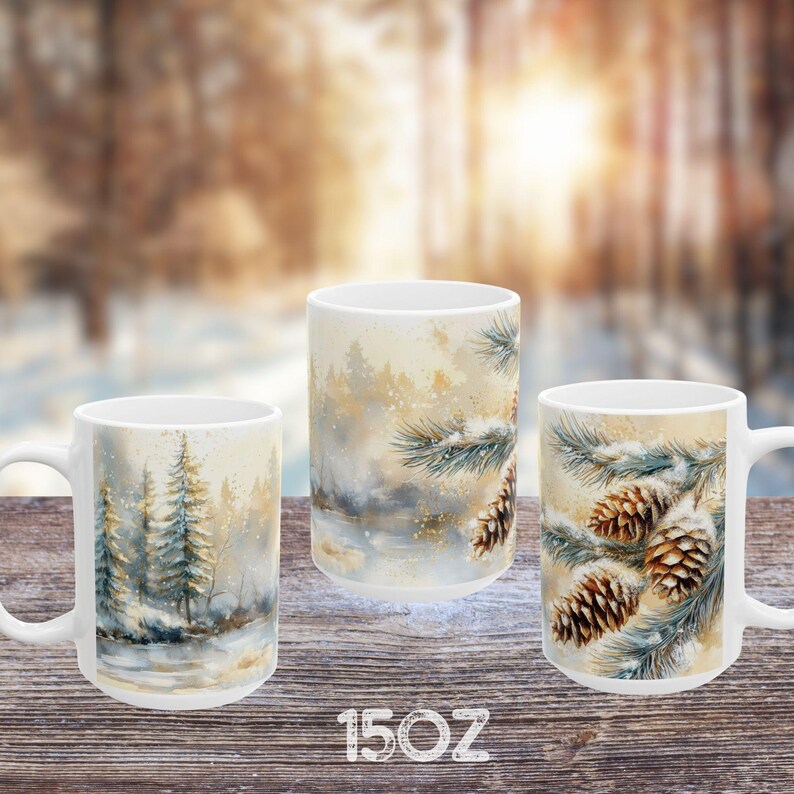 Peut inclure: Trois tasses en c&eacute;ramique blanche avec des sc&egrave;nes de for&ecirc;t d'hiver. Les tasses sont de 15 oz et pr&eacute;sentent des pins, de la neige et des pommes de pin.