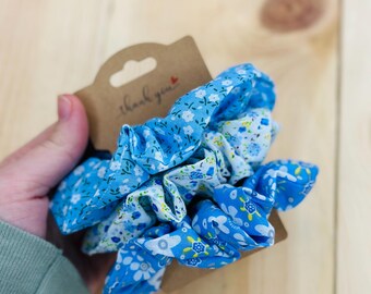 BLUE FLORAL SCRUNCHIES