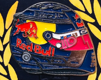 Fahrernummer "1" 2023 World Champion Gold F1 Helm Emaille Pin | Perfekt für F1 Geschenk
