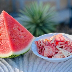 Freeze Dried Watermelon Slices, Crispy Seedless Fruit Snack, Healthy Treat