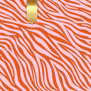 Peut inclure: Motif abstrait vibrant avec des rayures de zèbre orange sur un fond rose clair. Un ruban doré à extrémité pointue est positionné en haut. Idéal pour divers usages, comme la papeterie ou le tissu.