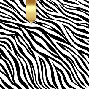 Può includere: Un motivo senza cuciture con un design a stampa zebrata in bianco e nero. Un'etichetta dorata, rettangolare con la parte inferiore a punta si trova nell'angolo in alto a sinistra. Il design è adatto a varie applicazioni, come tessuto o carta da parati.