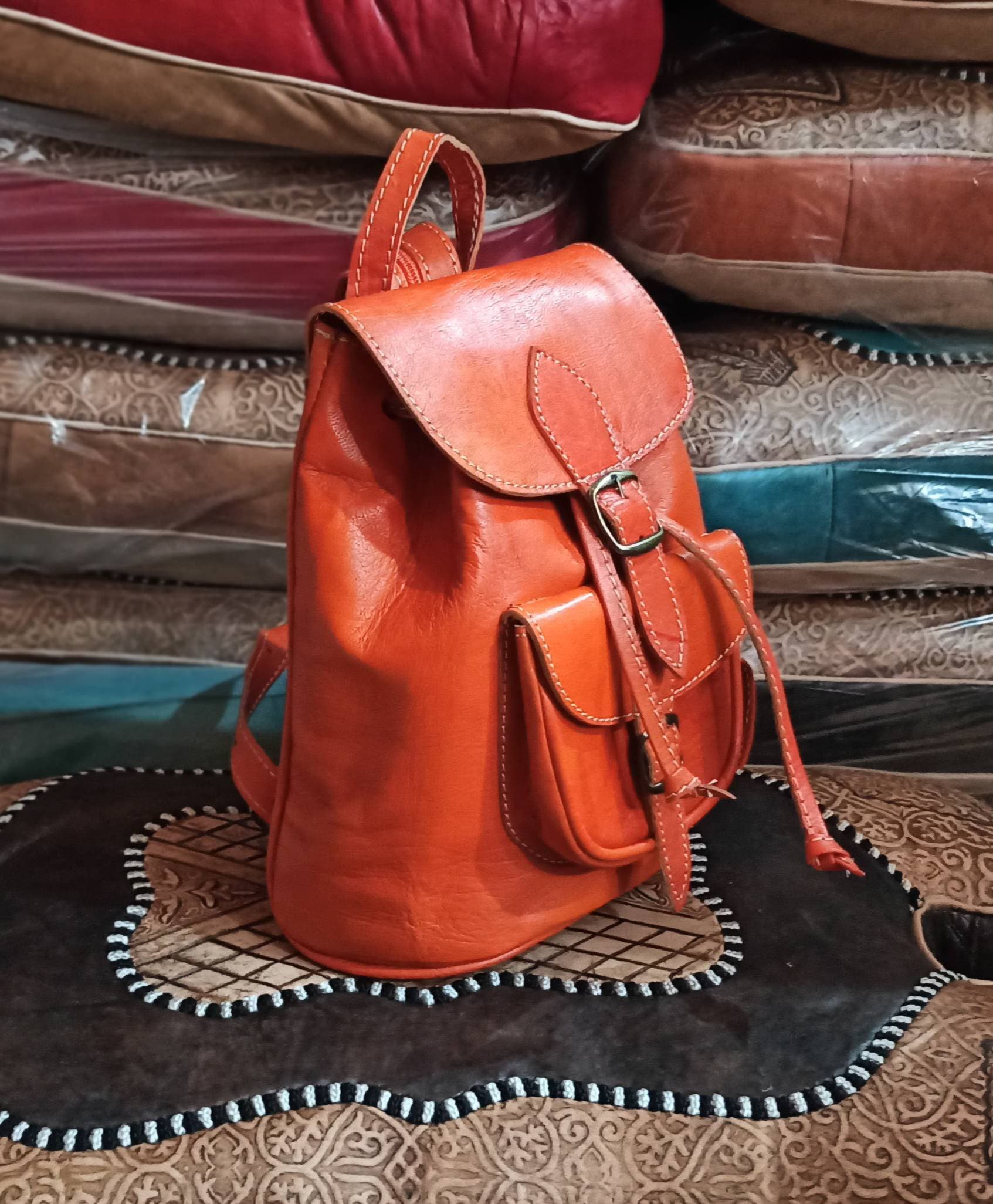 de cuero con flecos -