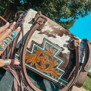 El bolso de mano oculto Brabus, un bolso de piel de vaca con flecos exclusivo de Haute Southern Hyde by Beth Marie