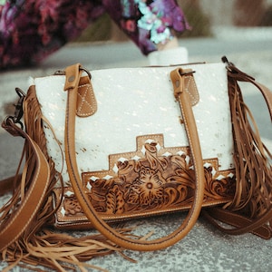 Bolso de piel de vaca exclusivo de Haute Southern Hyde by Beth Marie, modelo Golden Baby Concealed Carry
