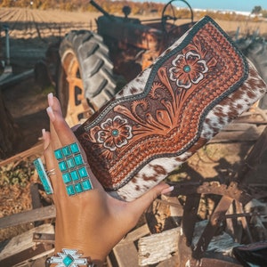 Cartera de piel de vaca marrón Jessie Jane, exclusiva de Haute Southern Hyde de Beth Marie