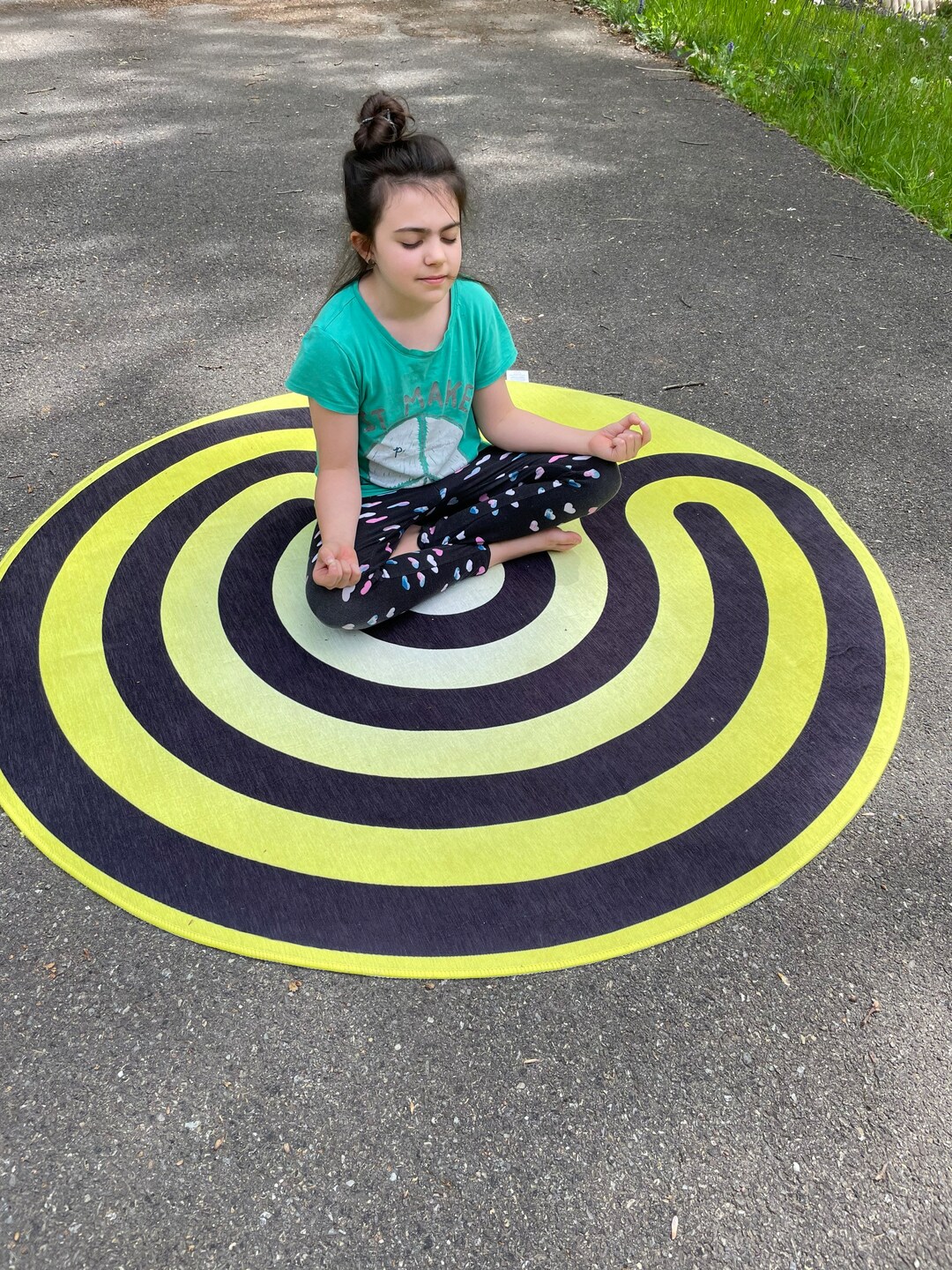 Labyrinth Rug Round Yellow and Black Simple Labyrinth Round Rug, Chenille Meditation Yoga ...