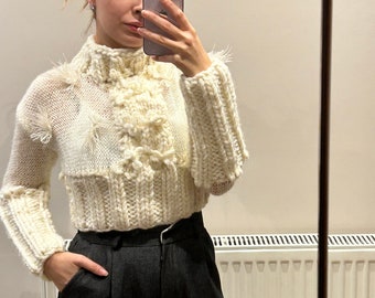 Pull blanc vintage tricoté à la main, pull en mohair avec manches en résille, cadeau pour elle, pull en tricot à col roulé blanc, pull en tricot unique et élégant,