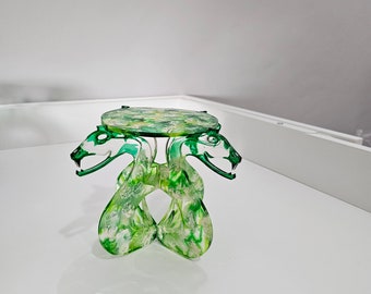 Table basse d'intérieur en résine époxy, à décor de serpents, technique boîte de Pétri. Unique