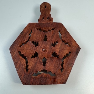 Vintage Wooden Trivet Sheesham Hanging Wall Decor Hot Plate Gallery Wall Carved Flower Hand Made Wooden made in Indian Collectible piece