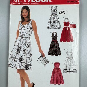 New Look Simplicity FF Uncut 6457 Cartamodelli per Abiti Multipli con Borsa da Sera. Abito Senza Spalline con Scollo a V e Scollo a V, Taglie S 6-16, Busto 81-106 cm, Stile Rockabilly