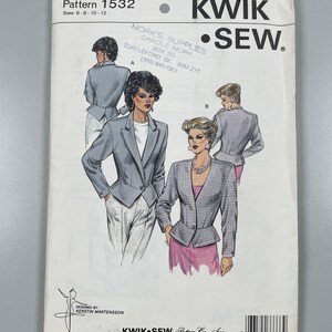 Peut inclure: Un patron de couture pour un blazer, avec trois vues différentes du vêtement. Le patron est de Kwik Sew Pattern Co., Inc. et est pour les tailles 6-8-10-12.