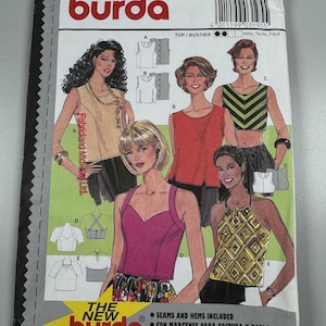 Op de afbeelding: Burda naaipatroon nummer 3195 voor een top of bustier. Het patroon bevat instructies voor het maken van vijf verschillende stijlen tops, waaronder een cropped top, een haltertop en een top met een sweetheart-halslijn. Het patroon is verkrijgbaar in maten 8 tot 44.