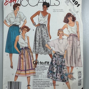 Può includere: Un cartamodello per una gonna con diverse opzioni di taglia. Il cartamodello si chiama "Cut-to-Fit" ed è per le taglie 12-14-16. Il cartamodello include istruzioni per realizzare una gonna con diversi stili e tessuti.