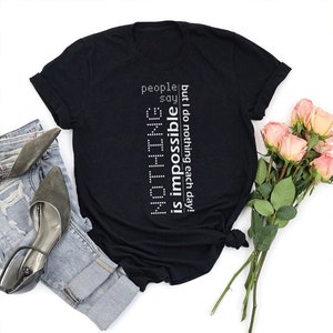 As pessoas dizem que nada é impossível... Camiseta estampada engraçada – camiseta unissex gráfica, moletom com capuz, camisa com decote em V, tops femininos e moletom com gola redonda