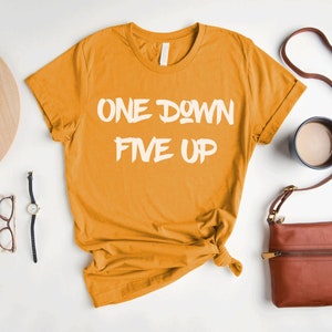 One Down Five Up..., camiseta personalizada com estampa engraçada – camiseta gráfica unissex, moletom com capuz, camisa com decote em V, tops femininos e moletom com gola redonda