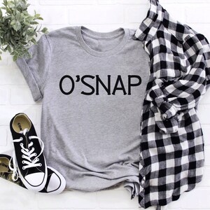 O Snap..., camiseta personalizada com estampa engraçada – camiseta gráfica unissex, moletom com capuz de casal, camisa com decote em V, tops femininos e moletom com gola redonda