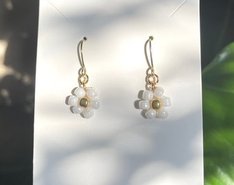Daisy flower bead earrings