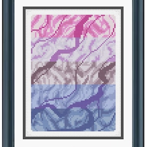 Puede incluir: Obra de arte en punto de cruz enmarcada con un diseño abstracto en tonos rosas, morados y azules. La obra está enmarcada en un marco azul oscuro con un paspartú blanco. El patrón de punto de cruz crea una apariencia texturizada.