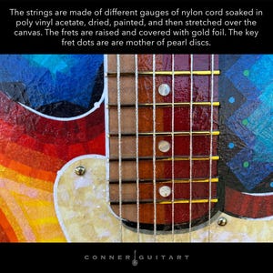 Puede incluir: Una obra de arte con tem&aacute;tica de guitarra que presenta cuerdas de nailon, trastes elevados con l&aacute;mina de oro y puntos de n&aacute;car sobre un lienzo pintado. El texto dice: The strings are made of different gauges of nylon cord soaked in poly vinyl acetate, dried, painted, and then stretched over the canvas. The frets are raised and covered with gold foil. The key fret dots are are mother of pearl discs. CONNER GUITART.