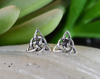 Clous d'oreilles triangle celtique en argent sterling 925 avec dos de papillon en argent sterling