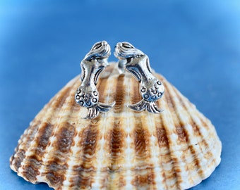 Sterling Silver 925 Mermaid Ear Stud Pendientes con Sterling Silver 925 Butterfly Backs Con Caja de Regalo