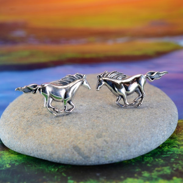 Pair  Of  Sterling  Silver  925  Running  Horses  Ear  Stud  Earrings  With  Sterling  Silver  925  Butterfly  Backs In  Gift  Box