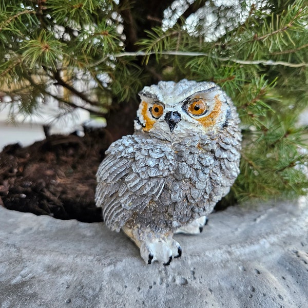 Realistic Owl statue, solid concrete, hand cast and hand-painted! Outdoor or indoor - A beauty!